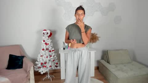  LYNN  online show from December 20, 2025, 6:09 am