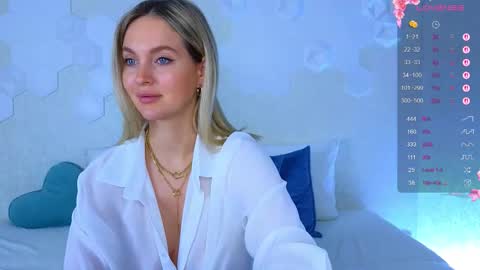 Lana online show from October 26, 2025, 3:23 am