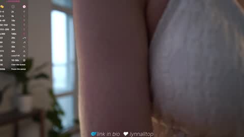 Natasha online show from November 5, 2025, 4:34 am