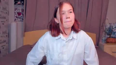 Cozy Lynns room online show from November 24, 2025, 8:36 am