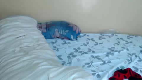 lyenne online show from November 25, 2025, 8:42 pm