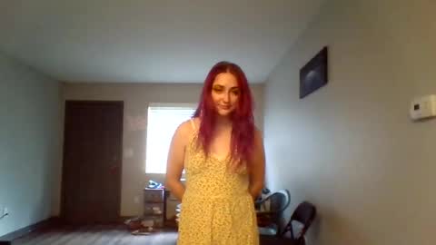 Lynn  online show from June 19, 2026, 3:49 pm