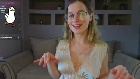 Snapshot of lynntiny chatting on October 29, 2025, 1:35 pm Lynn online show from October 29, 2025, 1:35 pm