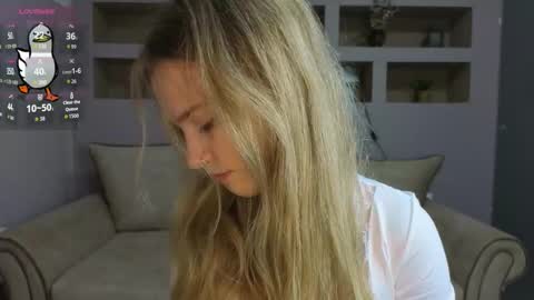 Snapshot of lynntiny chatting on November 9, 2025, 3:32 pm Lynn online show from November 9, 2025, 3:32 pm