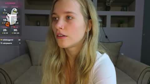 Snapshot of lynntiny chatting on November 21, 2025, 4:27 pm Lynn online show from November 21, 2025, 4:27 pm