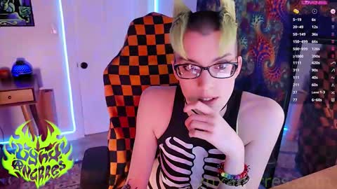 Snapshot of lynxanarres chatting on October 28, 2025, 3:32 am Lynx Anarres online show from October 28, 2025, 3:32 am