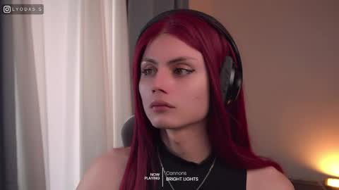 Lyodass online show from April 15, 2026, 9:48 pm