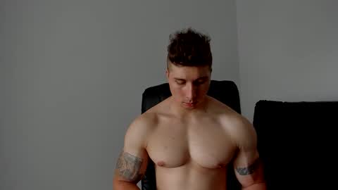 Lyonel online show from November 30, 2025, 10:14 pm