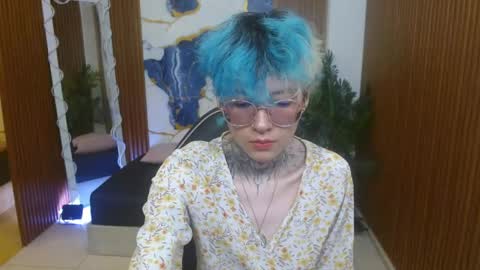 lyra_tay online show from April 22, 2026, 7:15 pm