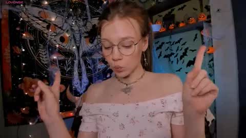 Lyra online show from October 26, 2025, 2:01 pm