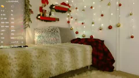 Lyra Rose online show from December 15, 2025, 9:52 pm