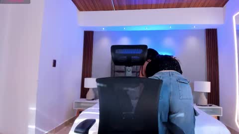 Snapshot of lyssa_muller chatting on October 24, 2025, 12:56 pm Lyssa Everyday From 0700 to 1630 Col Time online show from October 24, 2025, 12:56 pm