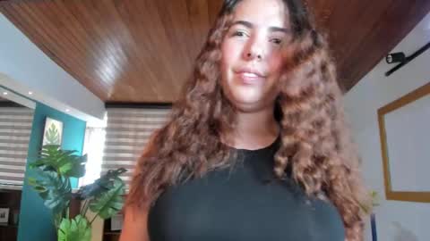 Snapshot of lyssa_muller chatting on December 5, 2025, 1:52 pm Lyssa Everyday From 0700 to 1630 Col Time online show from December 5, 2025, 1:52 pm