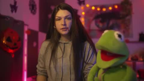 Snapshot of m1agarand chatting on October 25, 2025, 8:14 pm M1A Dddy online show from October 25, 2025, 8:14 pm