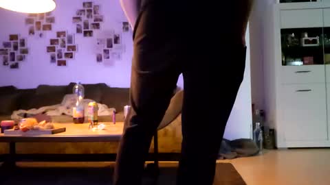 Snapshot of m1guele chatting on February 12, 2025, 1:09 am Fucklover online show from February 12, 2025, 1:09 am