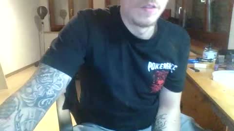 Snapshot of m1guele chatting on March 2, 2025, 6:40 pm Fucklover online show from March 2, 2025, 6:40 pm