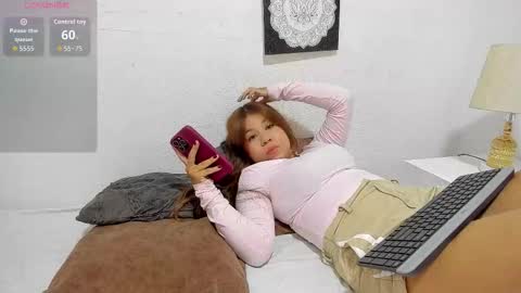 Snapshot of m1lk_choc chatting on November 30, 2025, 4:22 pm Mila online show from November 30, 2025, 4:22 pm