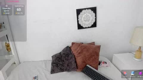 Snapshot of m1lk_choc chatting on December 1, 2025, 5:07 pm Mila online show from December 1, 2025, 5:07 pm