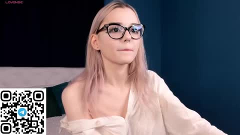 Snapshot of m1m1_angels chatting on March 9, 2026, 1:20 am Mimi GTM1 0200am-0945am Mon Tue Wed Thu Fri online show from March 9, 2026, 1:20 am