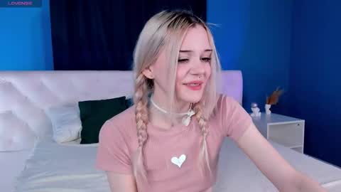 Snapshot of m1m1_angels chatting on March 15, 2026, 1:22 am Mimi GTM1 0200am-0945am Mon Tue Wed Thu Fri online show from March 15, 2026, 1:22 am