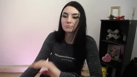 m_i_k_i_ online show from February 16, 2026, 12:23 pm