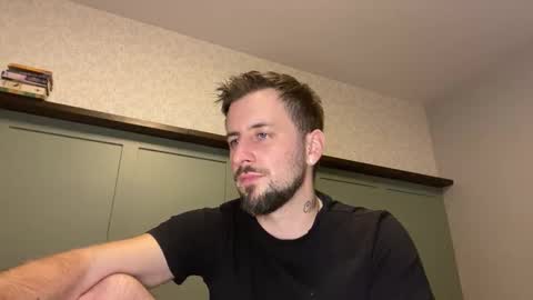 Snapshot of m_stephen chatting on February 19, 2026, 4:08 am m_stephen online show from February 19, 2026, 4:08 am