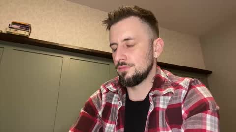 Snapshot of m_stephen chatting on February 20, 2026, 12:29 am m_stephen online show from February 20, 2026, 12:29 am