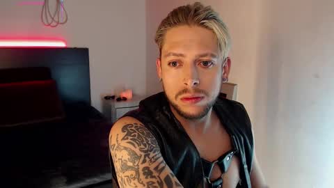 Snapshot of maaxxxrider chatting on November 1, 2025, 4:14 am YES MASTER online show from November 1, 2025, 4:14 am