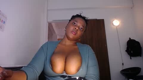 Snapshot of macarenaboobs chatting on April 5, 2026, 2:14 pm macarenaboobs online show from April 5, 2026, 2:14 pm