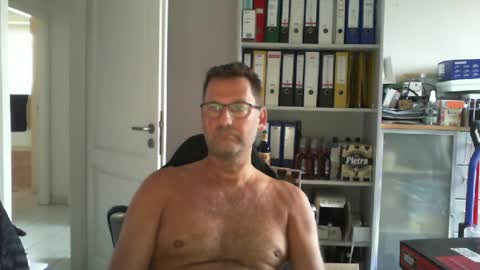 Snapshot of macfly67 chatting on June 12, 2026, 6:23 am macfly67 online show from June 12, 2026, 6:23 am