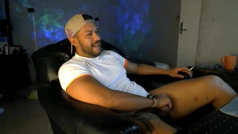 Snapshot of machohandsome chatting on May 25, 2026, 8:15 pm Javier papichulo master how do you want online show from May 25, 2026, 8:15 pm