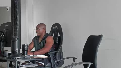 MACKBIG DICK im a damn dominant I like ATMs INSTAGRAM Edwinaragonc online show from September 27, 2025, 7:08 pm