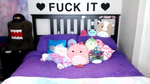 Mackenzie Wolfe online show from December 20, 2025, 5:58 am