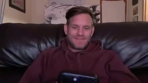 Snapshot of mackincaliallday chatting on December 4, 2025, 2:32 am MackinCaliAllDay online show from December 4, 2025, 2:32 am