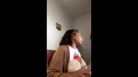 Snapshot of madam_glam chatting on January 6, 2026, 2:43 pm madam_glam online show from January 6, 2026, 2:43 pm