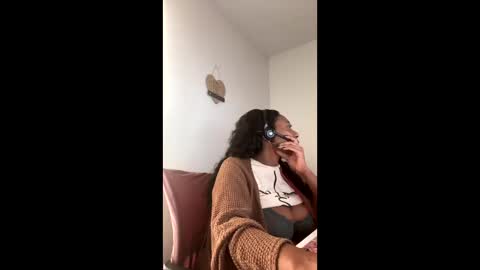 madam_glam online show from March 3, 2026, 6:25 pm