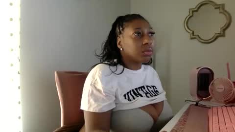 Snapshot of madam_glam chatting on April 29, 2026, 5:30 pm madam_glam online show from April 29, 2026, 5:30 pm