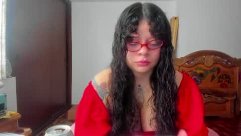 Snapshot of madam_sativa chatting on May 1, 2026, 3:38 pm di online show from May 1, 2026, 3:38 pm