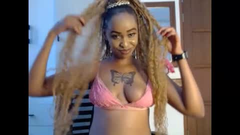 Snapshot of madamcoco chatting on June 1, 2026, 12:51 pm queency online show from June 1, 2026, 12:51 pm