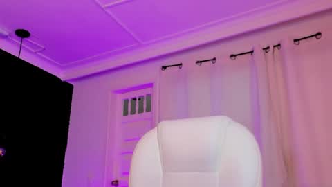 Snapshot of madame_lilith chatting on March 6, 2025, 2:18 pm madame lilith online show from March 6, 2025, 2:18 pm