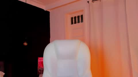 Snapshot of madame_lilith chatting on October 24, 2025, 11:50 am madame lilith online show from October 24, 2025, 11:50 am