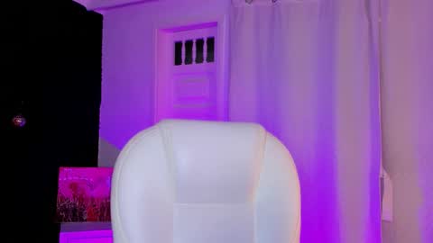 Snapshot of madame_lilith chatting on November 7, 2025, 11:43 am madame lilith online show from November 7, 2025, 11:43 am