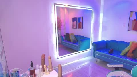 Madame Scarllet  online show from April 16, 2026, 11:33 am