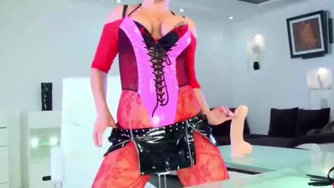 MadameXXX777 online show from November 28, 2025, 2:36 am