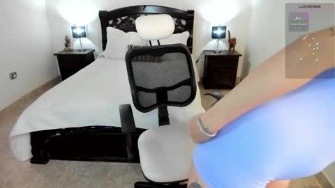 Snapshot of maddie_foxx chatting on December 4, 2025, 2:59 pm Maddie online show from December 4, 2025, 2:59 pm