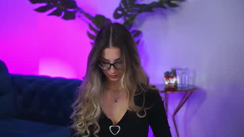 Snapshot of maddiebryggs chatting on November 18, 2025, 10:09 am Maddie online show from November 18, 2025, 10:09 am