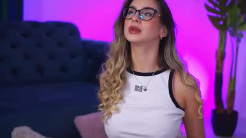 Snapshot of maddiebryggs chatting on December 1, 2025, 9:58 am Maddie online show from December 1, 2025, 9:58 am