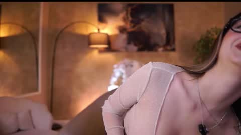 Snapshot of maddiebryggs chatting on December 14, 2025, 9:58 am Maddie online show from December 14, 2025, 9:58 am