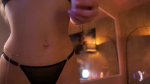 Snapshot of maddiebryggs chatting on May 20, 2026, 6:14 pm Maddie online show from May 20, 2026, 6:14 pm