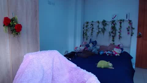 maddiie and clyde online show from December 17, 2025, 1:06 pm